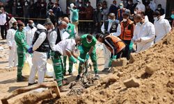 Hamas: Nasır Hastanesi'nde bulunan toplu mezar İsrail'in işlediği suçların boyutunu gösteriyor