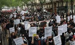 Paris'te ırkçılık ve İslam karşıtlığı protesto edildi