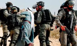 İşgalci İsrail, Batı Şeria'da çok sayıda Filistinliyi gözaltına aldı