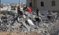 İşgalci İsrail, Gazze'de en az 40 noktaya saldırı düzenledi