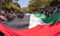 Üniversitelerde Filistin'e destek gösterileri mezuniyet törenlerinde de sürdü