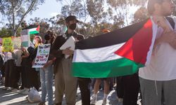 Filistin destekçisi öğrencilerin taleplerini onaylayan Rektör görevden uzaklaştırıldı