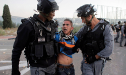 İsrail, 7 Ekim'den beri Batı Şeria'da 8 bin 815 Filistinliyi gözaltına aldı