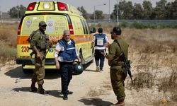 Gazze'den atılan roketlerle 10 İsrail askeri yaralandı
