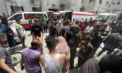 İsrail, Gazze'deki Kemal Advan Hastanesi çevresini vurdu