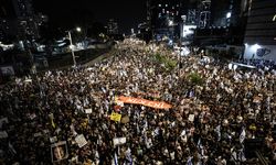 İsrail halkı, esir takası anlaşması ve Netanyahu'nun istifası talebiyle sokaklara indi