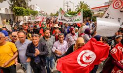 Tunus'ta yasadışı göçmen sorunu protesto edildi