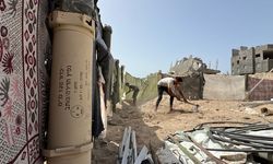 Gazzeliler, İsrail saldırılarındaki füze kalıntılarını çadır yapımında kullanıyor