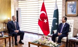Dışişleri Bakanı Fidan, Pakistan Senatosu Başkanı Gilani ile görüştü