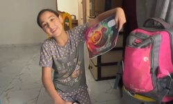 Filistinli kız çocuğunun okul çantası "göç çantası" oldu