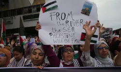 Fas'ta binlerce kişi Gazze'ye insani yardım girişlerini engelleyen İsrail'i protesto etti