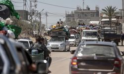 İsrail saldırıları nedeniyle Refah'tan ayrılan Filistinlilerin sayısı 360 bine yükseldi