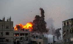 İsrail, Gazze Şeridi'nin orta kesiminde iki eve hava saldırısı düzenledi