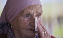 Srebrenitsa annesi Salihovic, soykırımda kaybettiği oğlunu 29 yıl sonra toprağa verebilecek