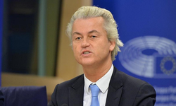 Hollanda'da ırkçı lider Wilders'ın gölgesinde aşırı sağ hükümeti kuruldu