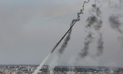 İsrail, Lübnan'ın güneyinde 3 katlı bir binaya hava saldırısı düzenledi