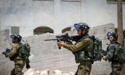 İsrail ordusu, Batı Şeria'nın Tulkerim kentine baskın yaptı