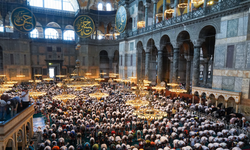 TÜGVA'nın yaz okuluna giden öğrenciler Ayasofya-i Kebir Camii'nde buluştu