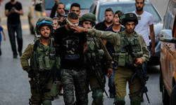 İsrail, Batı Şeria'da en az 14 Filistinliyi gözaltına alındı