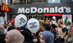 Soykırım destekçisi McDonald's'ın satışları 2020'den bu yana ilk kez düştü