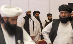 Afgan heyeti, Doha'da ABD'li yetkililerle mahkum takasını görüştü
