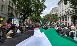 İngiltere'de halk 16'ncı defa Filistin'le dayanışma için yürüdü