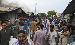 Pakistan'da pazar yerinde yangın