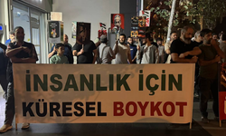 Soykırım destekçisi Starbucks'ta protesto eylemi