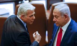 Lapid, Netanyahu'yu koalisyon ortaklarına rüşvet vermekle suçladı