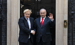 Boris Johnson'dan Netanyahu itirafı: "Banyoda casus dinleme cihazı bulundu"