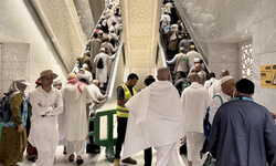 Hacı adayları Kurban Bayramı öncesi son cuma namazını Kabe'de kıldı