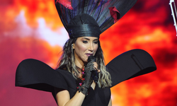 Sanat şapkası altına saklanan Hande Yener: Bu devri çok güzel devireceğiz