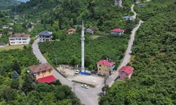 Trabzon Yomra'da çöken caminin ayakta kalan minaresi ilgi çekiyor