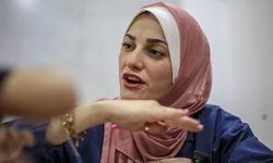 Filistinli 2 öğretmen, Mısır'a göç eden çocuklara eğitim veriyor