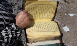 Evleri yangında kül oldu ama Kur'an-ı Kerim sağlam kaldı