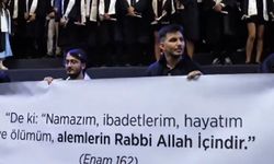 İTÜ mezuniyetinde ayet yazılı pankart gölgelenmeye çalıştı