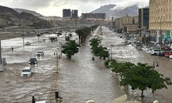 Mekke'nin güneyinde şiddetli yağışlar sele neden oldu