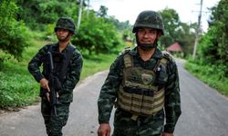 Tayland, barış anlaşmasını askıya alıp Kamboçya'ya ateş açtı