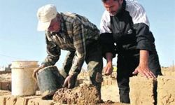 Gazze'de kışa karşı 'tarihi' çözüm: Çamurdan evler