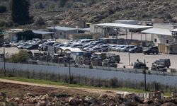 Akabe Hasna mevkisinde askeri barikat: binlerce Filistinli saatlerce bekletildi