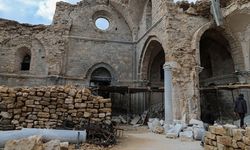 Gazze'de tarih nöbeti: Küllerden kitap kurtarıyorlar