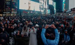 Times Meydanı'nda iftar: New York saf tuttu