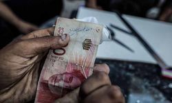Gazze'de nakit krizi: Yıpranan paralar tamir ediliyor