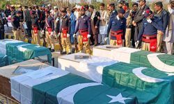 Pakistan-Afganistan hattında kanlı tırmanış: Yüzlerce ölü
