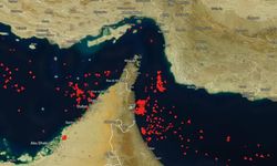 Hürmüz Boğazı'nda trafik durdu: İki tanker hedef alındı