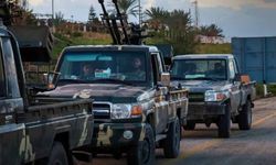 Suriye, Lübnan ve Irak sınırına asker ve füze yığıyor