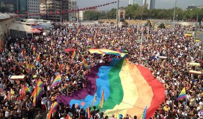 İstanbul'da LGBT yürüyüşleri yasaklandı!