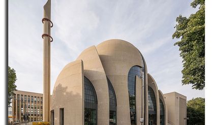 Almanya'da camilere yönelik saldırılar Müslümanları tedirgin ediyor