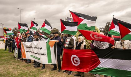 Tunus’taki ABD Büyükelçiliği önünde İsrail’in Gazze’ye yönelik saldırıları protesto edildi