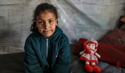 İsrail'in yetim ve öksüz bıraktığı kız çocuğu, hayata yeniden tutunmaya çalışıyor